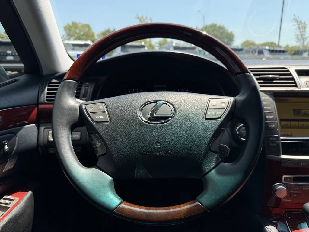 Used 2010 Lexus LS 460 w/ Comfort Pkg RWD image 13