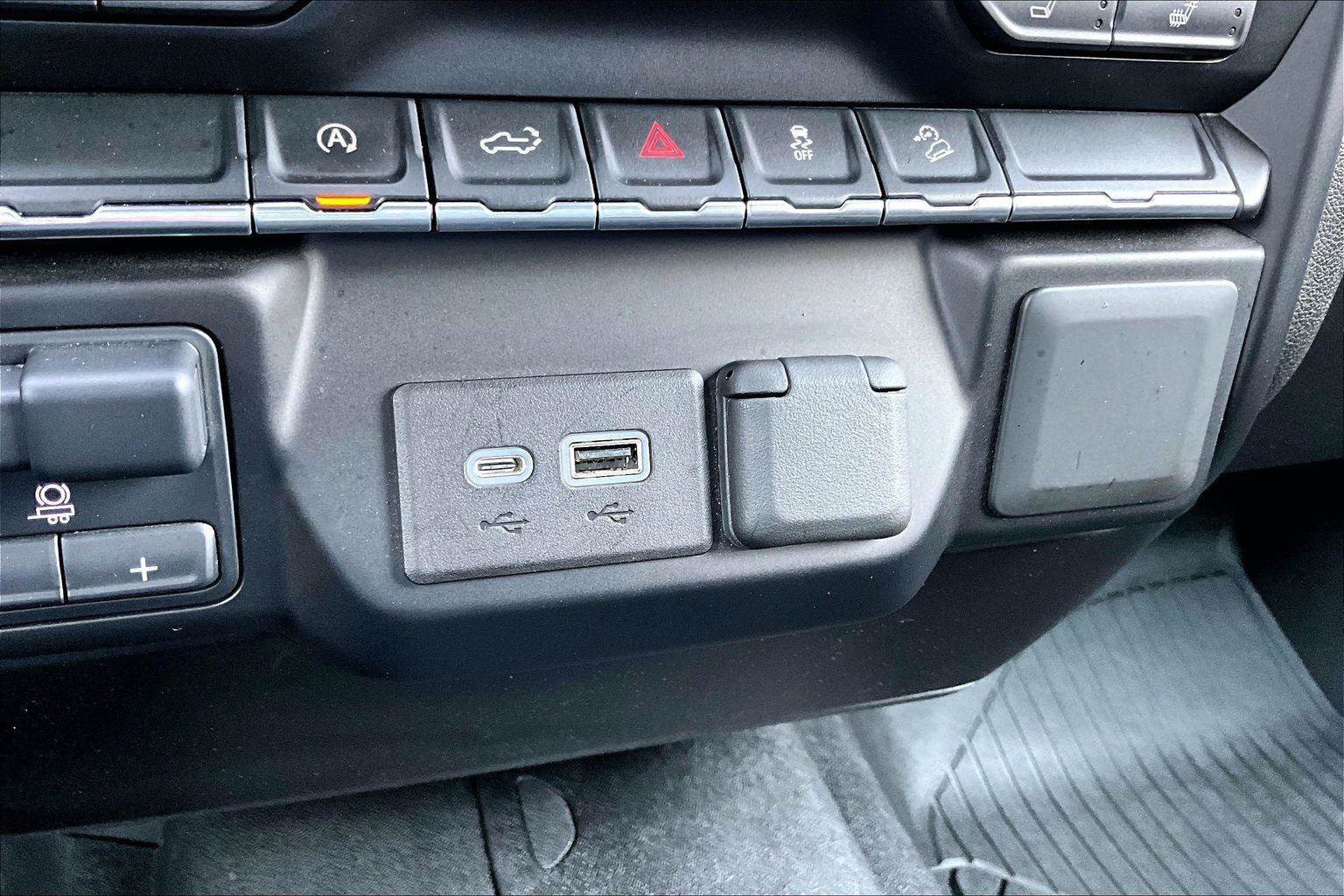 Used 2021 Chevrolet Silverado 1500 LT AWD/4WD image 31