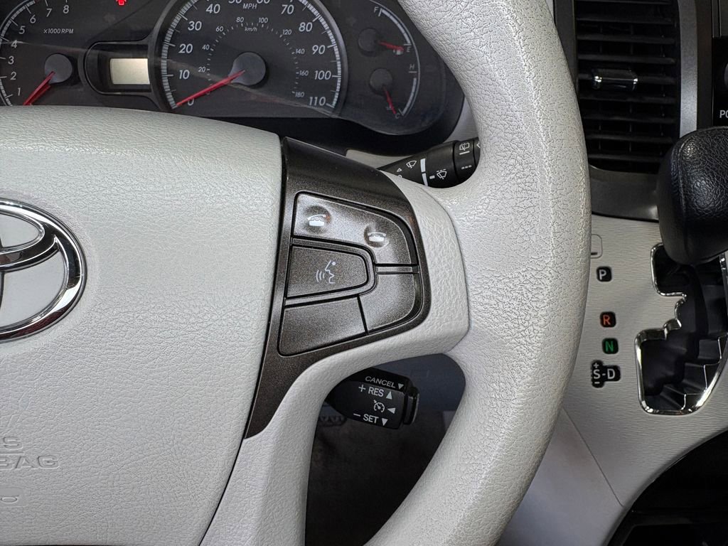 Used 2011 Toyota Sienna LE w/ Towing Pkg FWD image 17