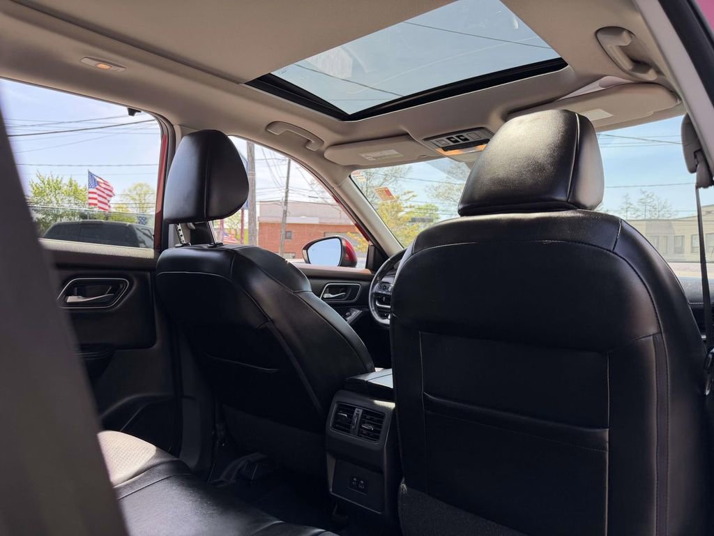 Used 2021 Nissan Rogue SV w/ Premium Package image 14