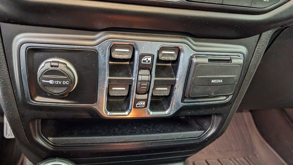 Used 2021 Jeep Wrangler Unlimited Sahara image 27