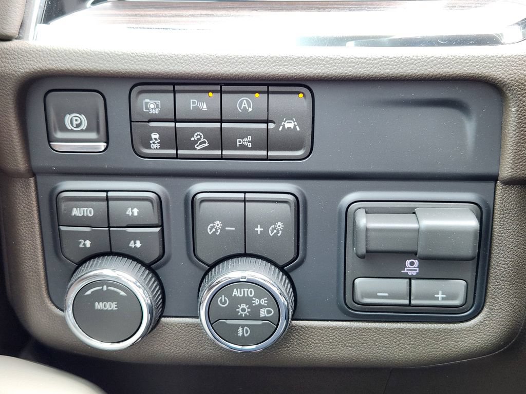 New 2026 Chevrolet Suburban LT w/ Comfort Package AWD/4WD image 24