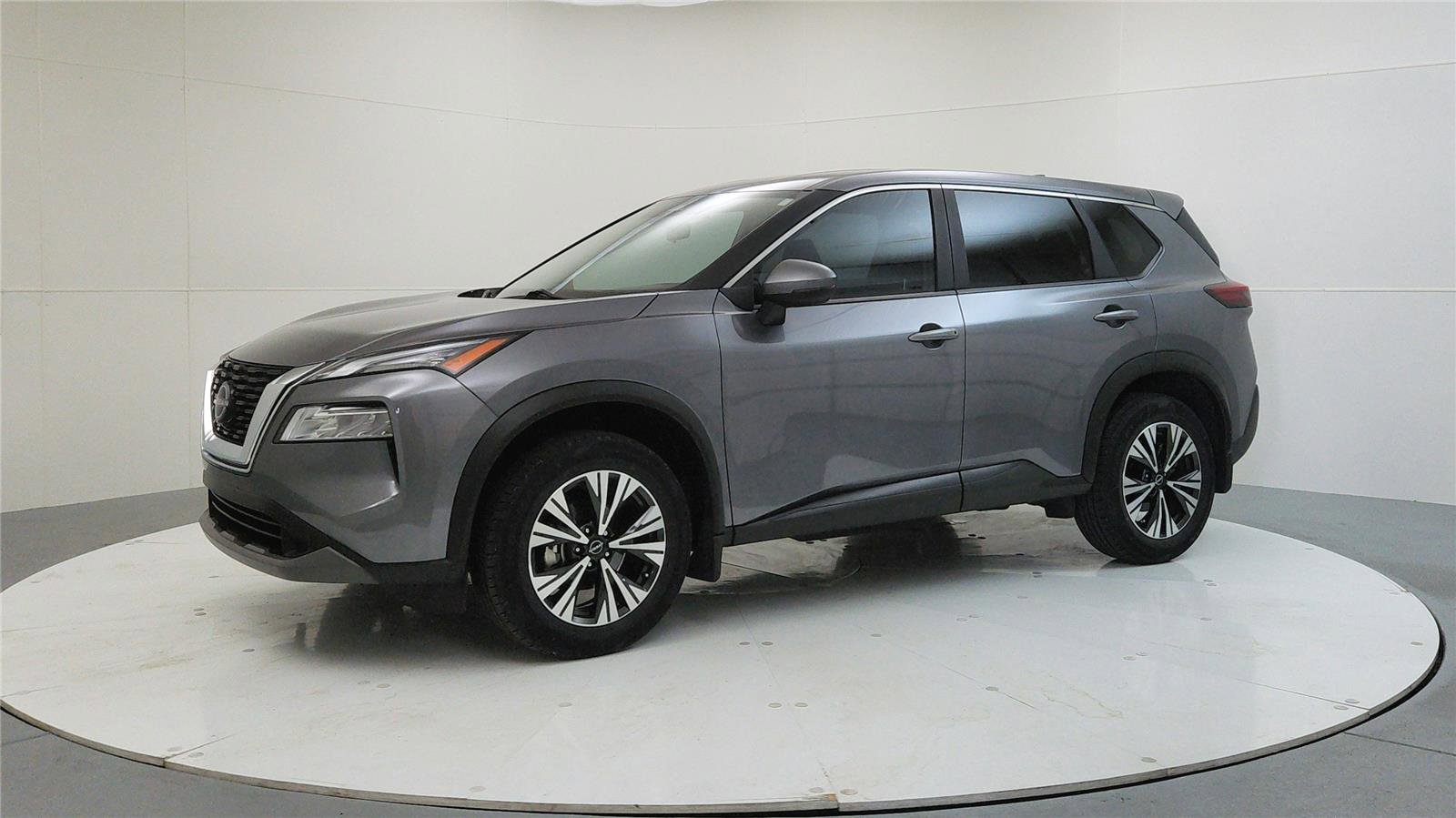Used 2023 Nissan Rogue SV image 3