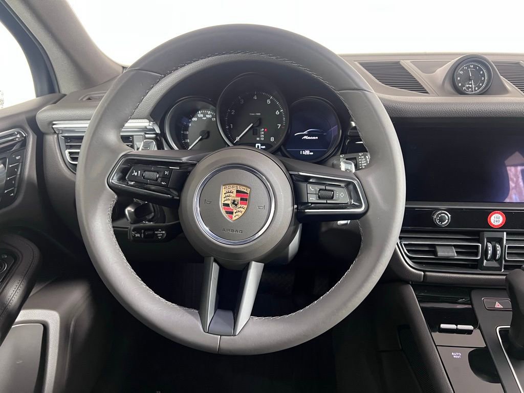 Certified 2025 Porsche Macan image 22