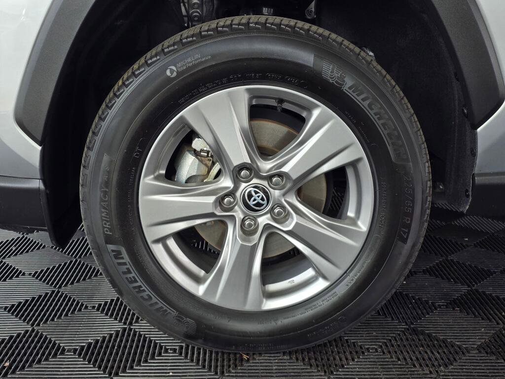 Used 2025 Toyota RAV4 XLE image 11