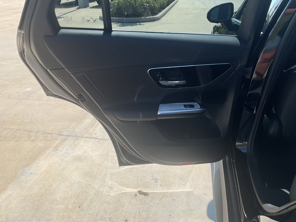Used 2025 Mercedes-Benz GLC 300 image 13