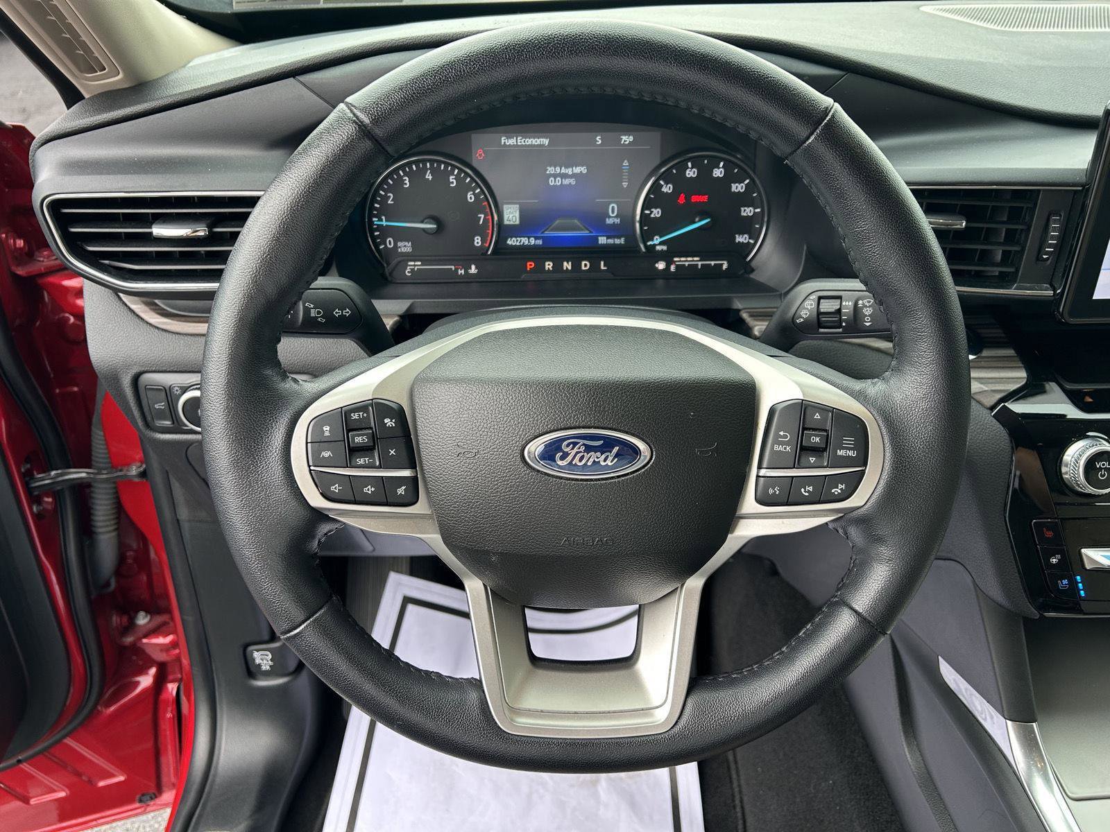 Used 2023 Ford Explorer Limited image 18