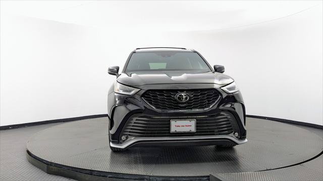Used 2023 Toyota Highlander XSE FWD image 12