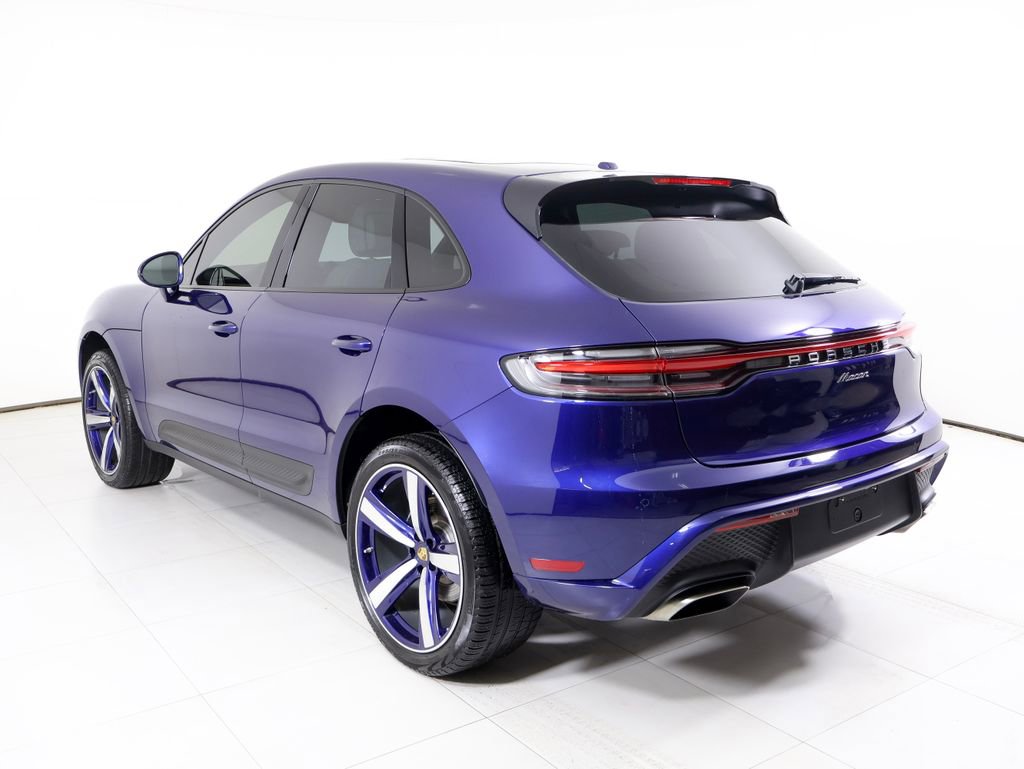 Certified 2024 Porsche Macan image 3