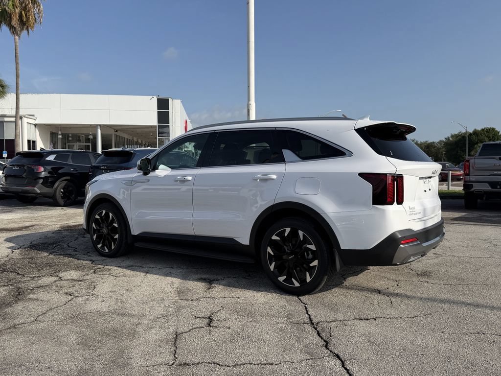 Certified 2025 Kia Sorento EX FWD image 7