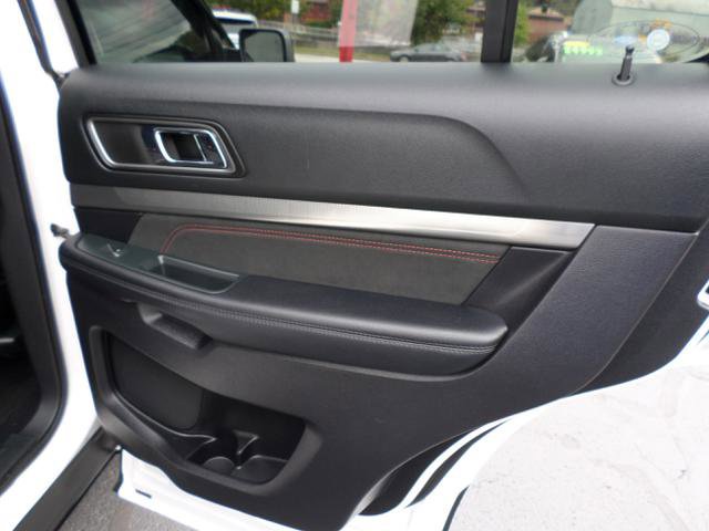 Used 2019 Ford Explorer XLT w/ Equipment Group 202A image 32
