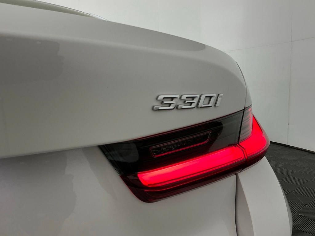 Used 2025 BMW 330i Sedan w/ Premium Package RWD image 31
