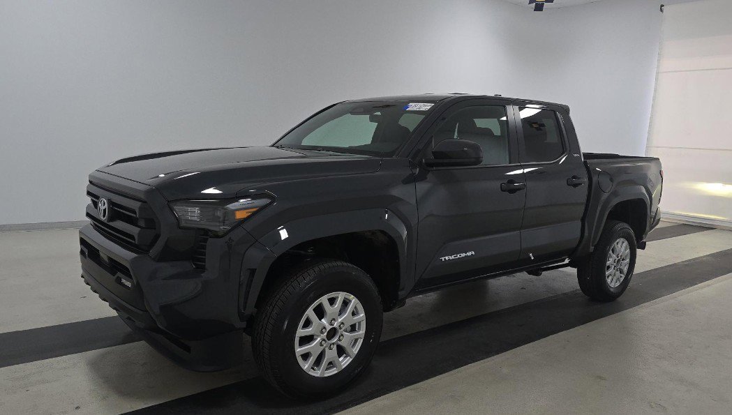 Used 2025 Toyota Tacoma SR5 image 5