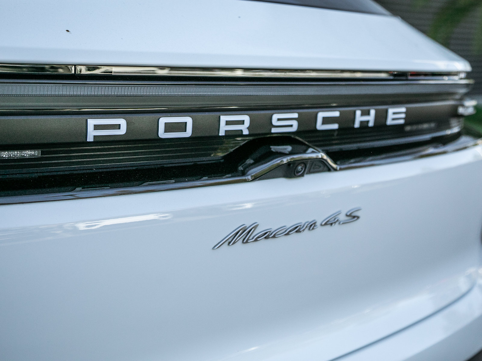 Certified 2025 Porsche Macan 4S Electric AWD/4WD image 26