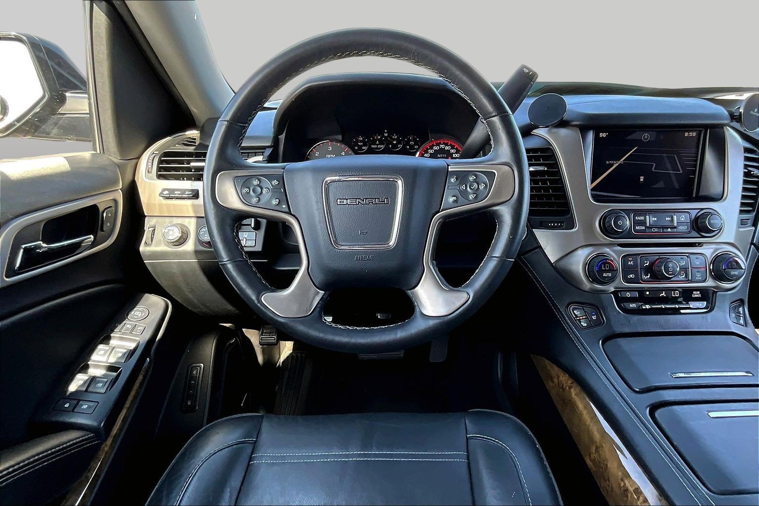Used 2015 GMC Yukon Denali w/ Premium Package AWD/4WD image 5