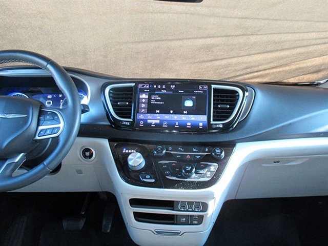 Used 2022 Chrysler Pacifica Touring-L FWD image 24