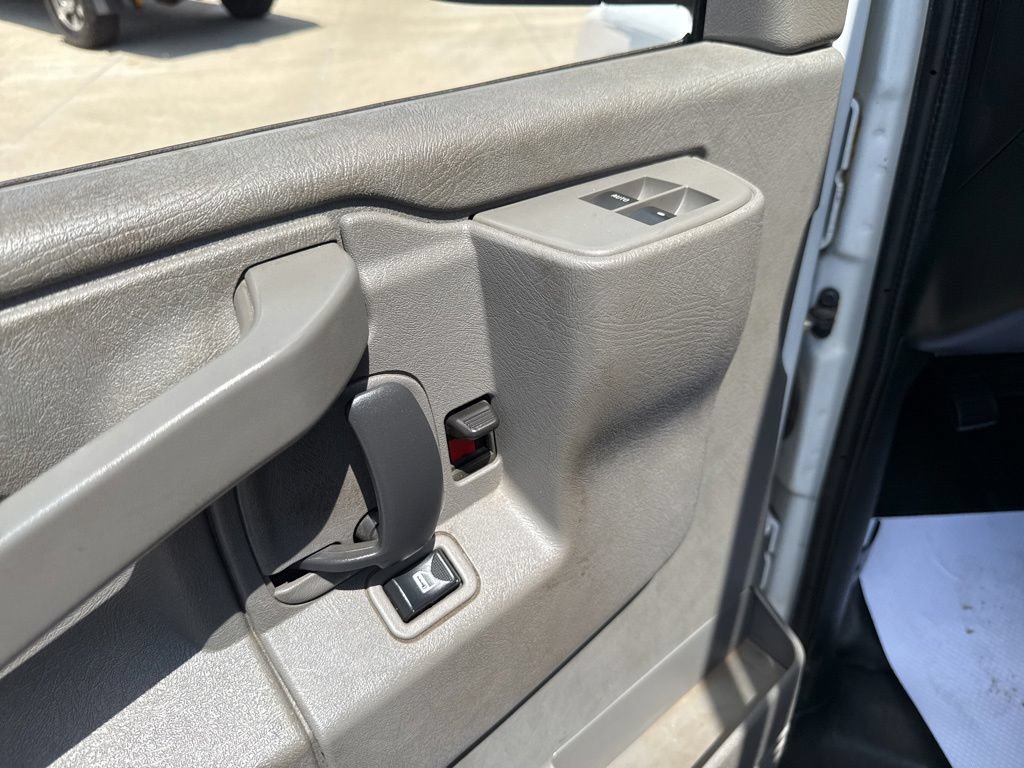 Used 2021 Chevrolet Express 3500 w/ Driver Convenience Package RWD image 25