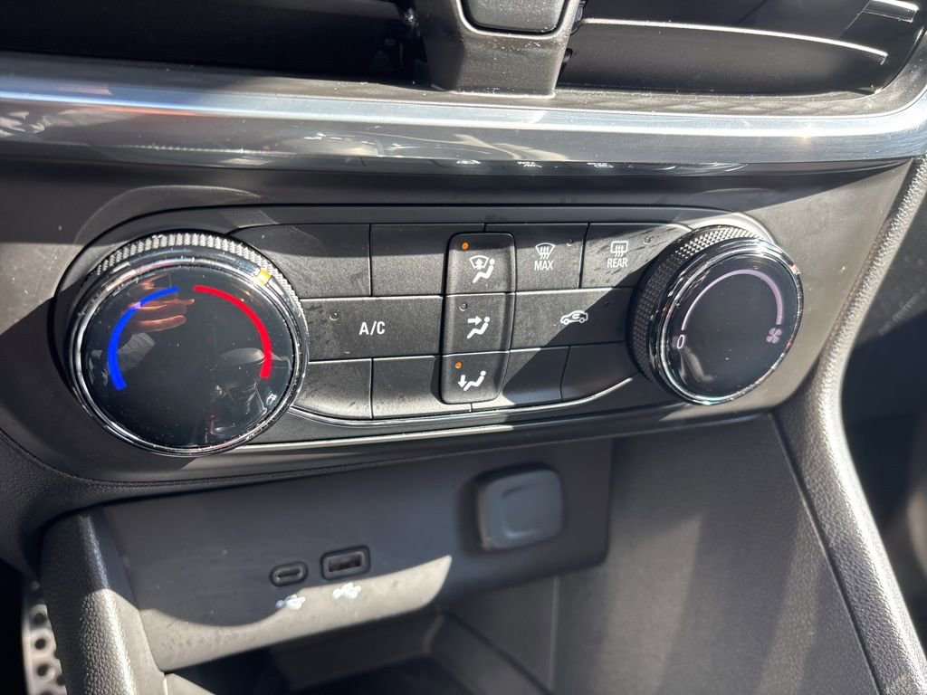 Used 2024 Buick Encore GX Preferred image 28