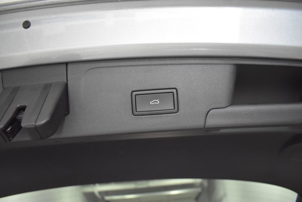 Used 2023 Volkswagen Atlas Cross Sport SE image 31