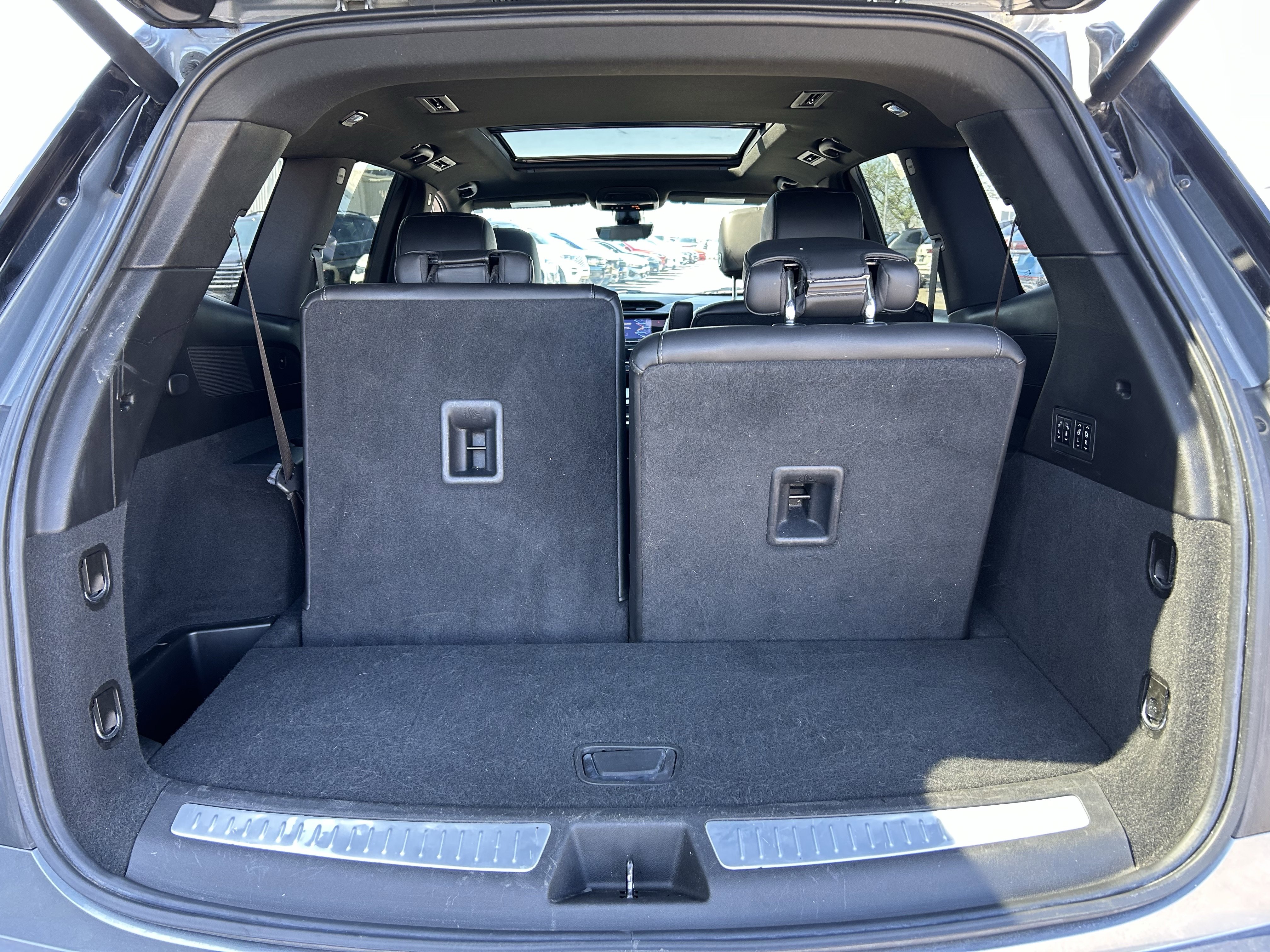 Used 2021 Cadillac XT6 Premium Luxury image 29