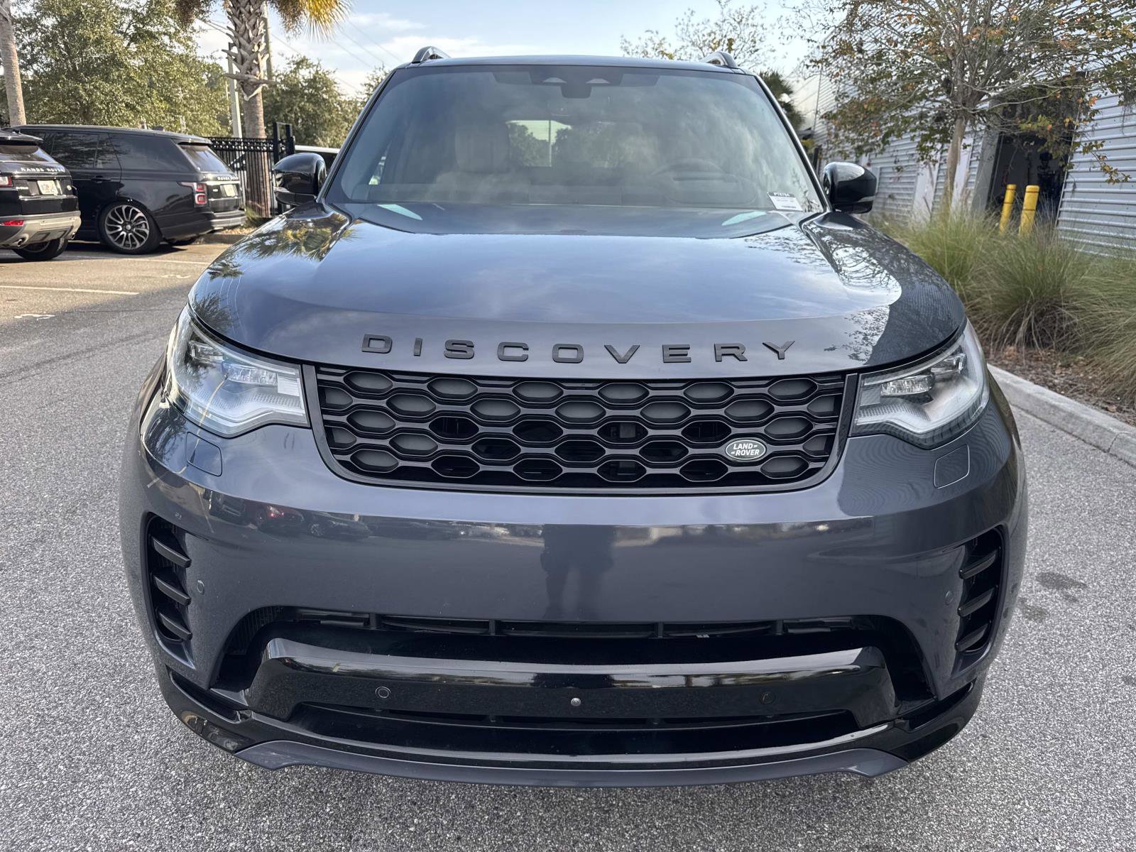 Used 2024 Land Rover Discovery Dynamic SE image 8