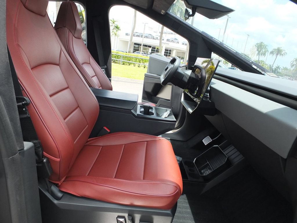 Used 2025 Tesla Cybertruck AWD Crew Cab image 21