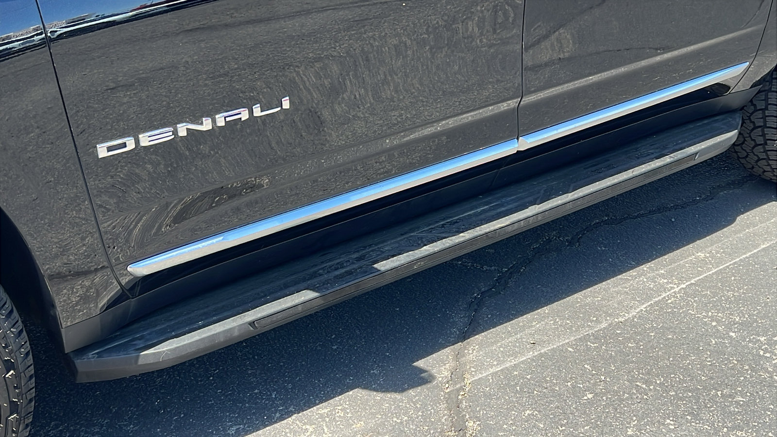 Certified 2025 GMC Yukon XL Denali AWD/4WD image 11