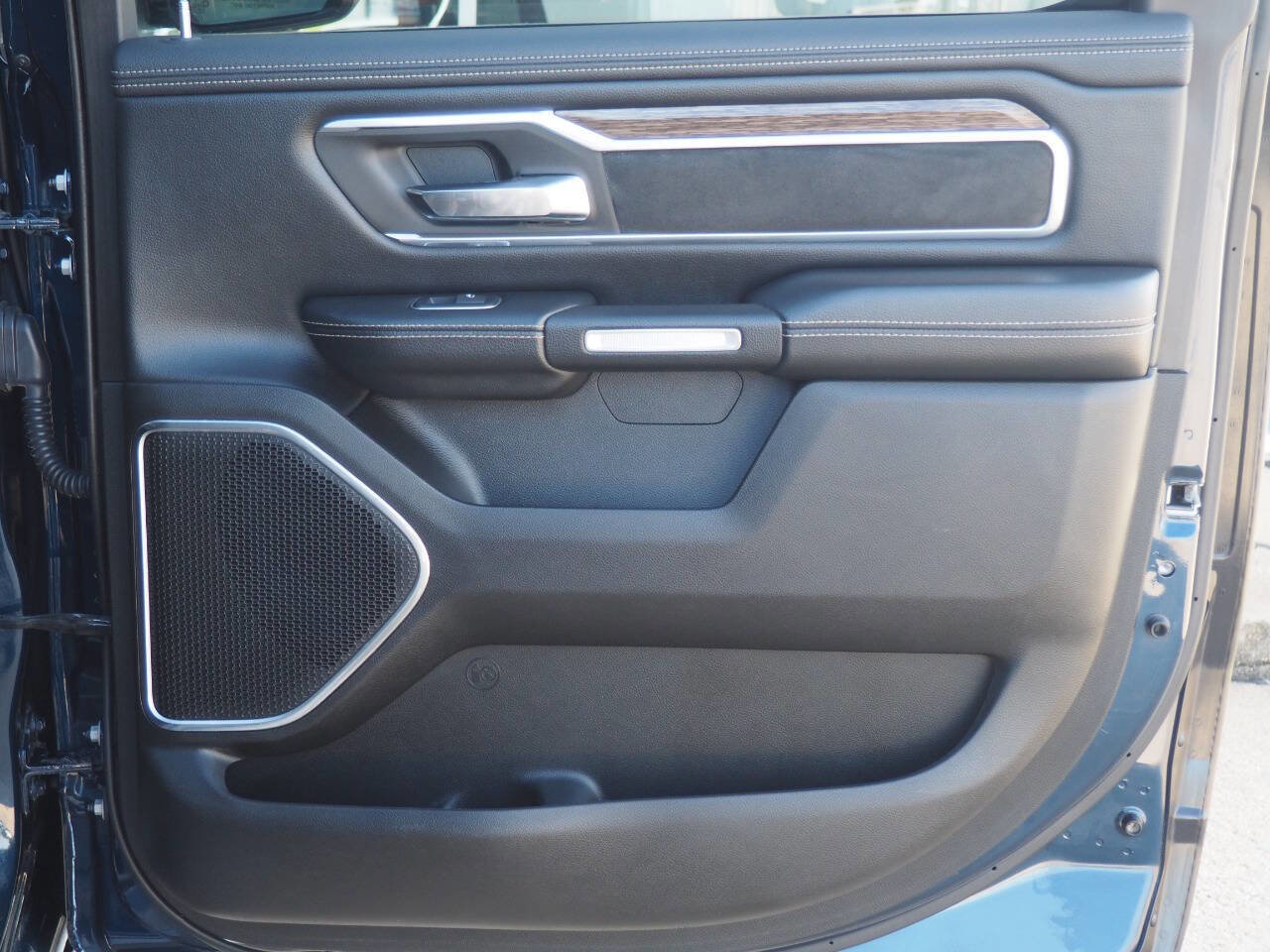 Used 2019 RAM 1500 Laramie image 14