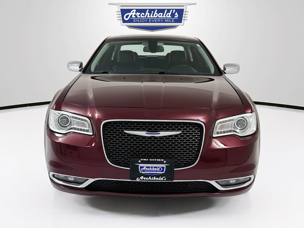 Used 2019 Chrysler 300 Limited RWD image 2