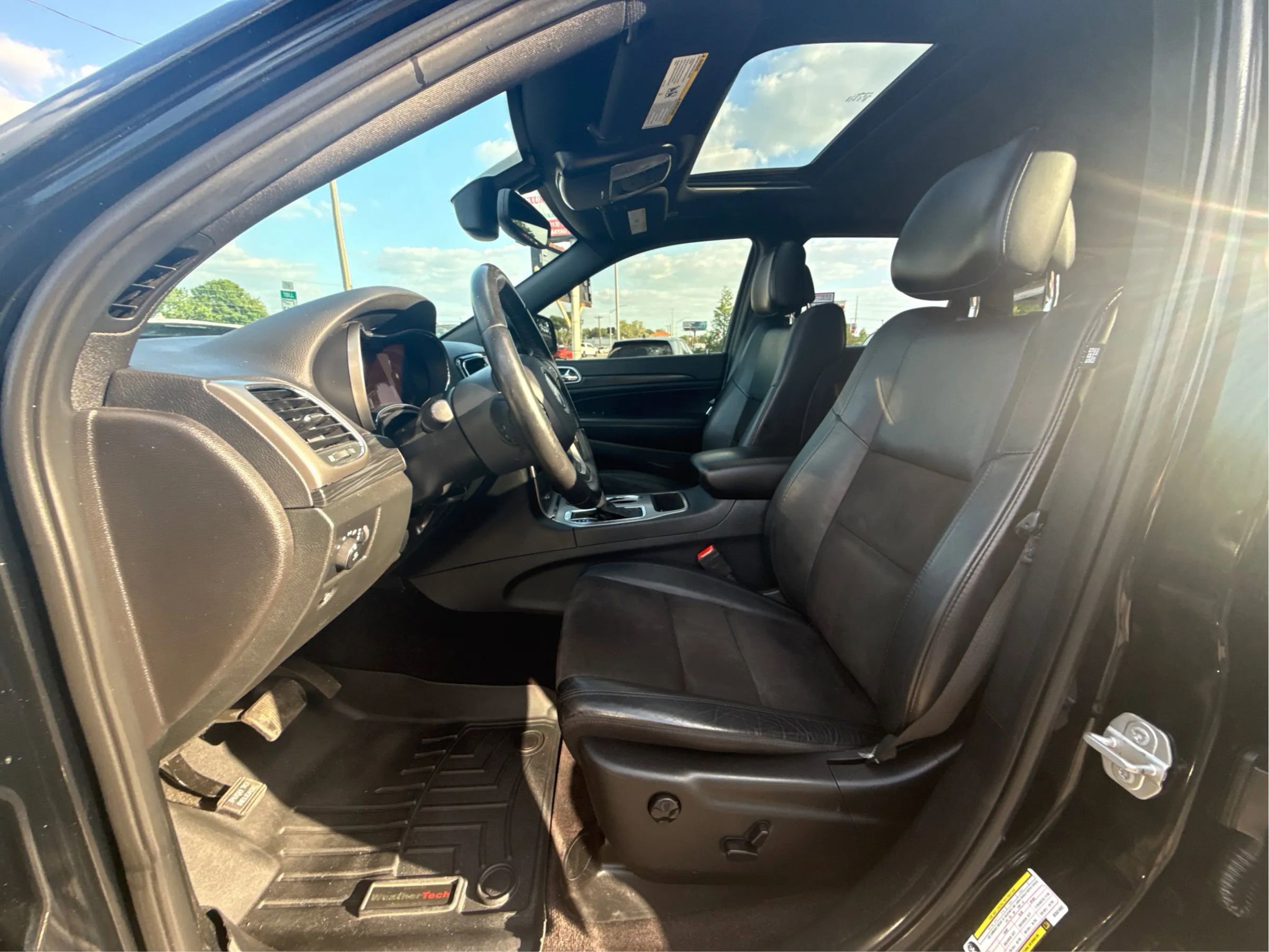 Used 2019 Jeep Grand Cherokee Altitude AWD/4WD image 13