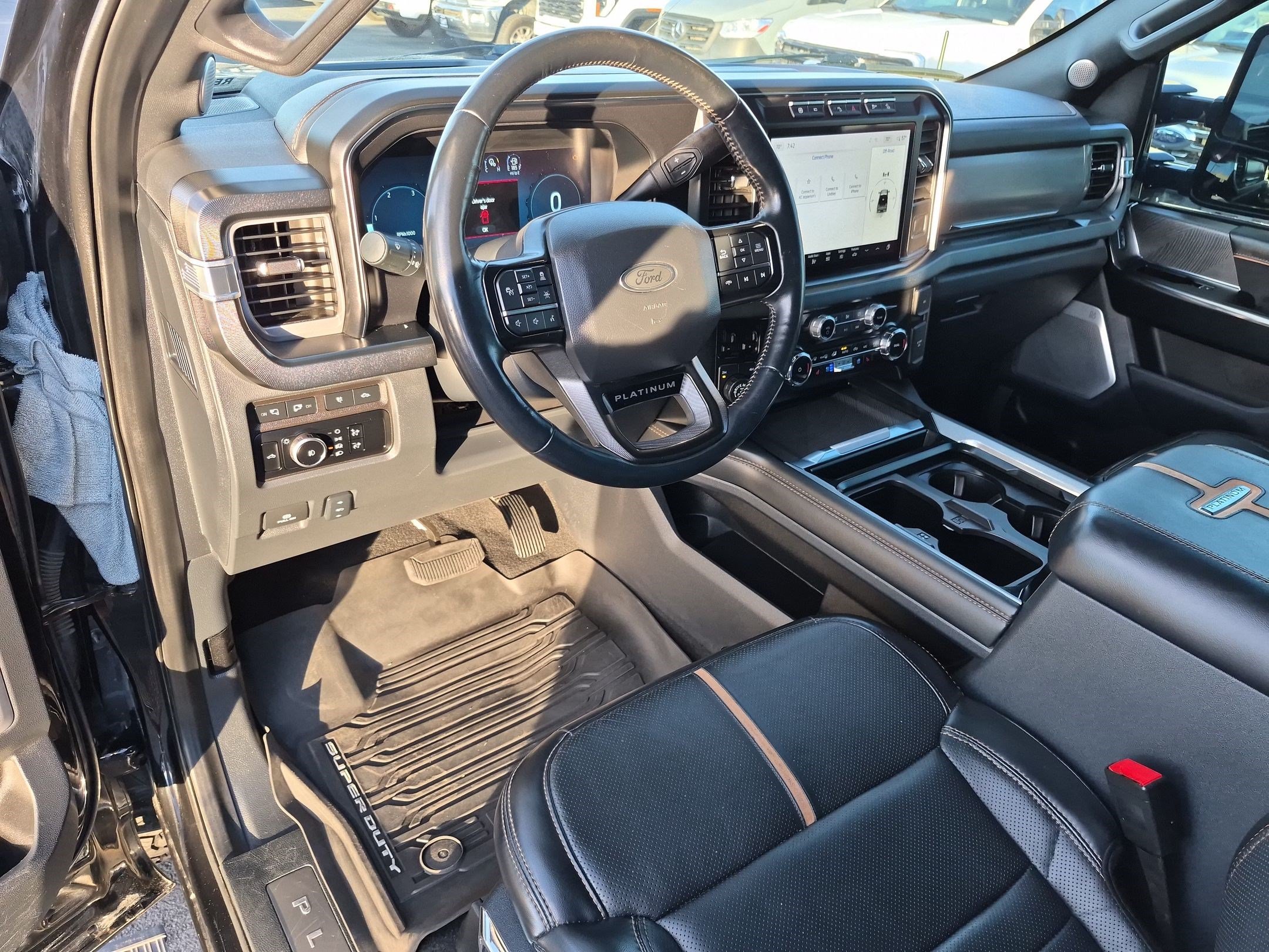Used 2024 Ford F350 Platinum w/ Tremor Off-Road Package AWD/4WD image 16