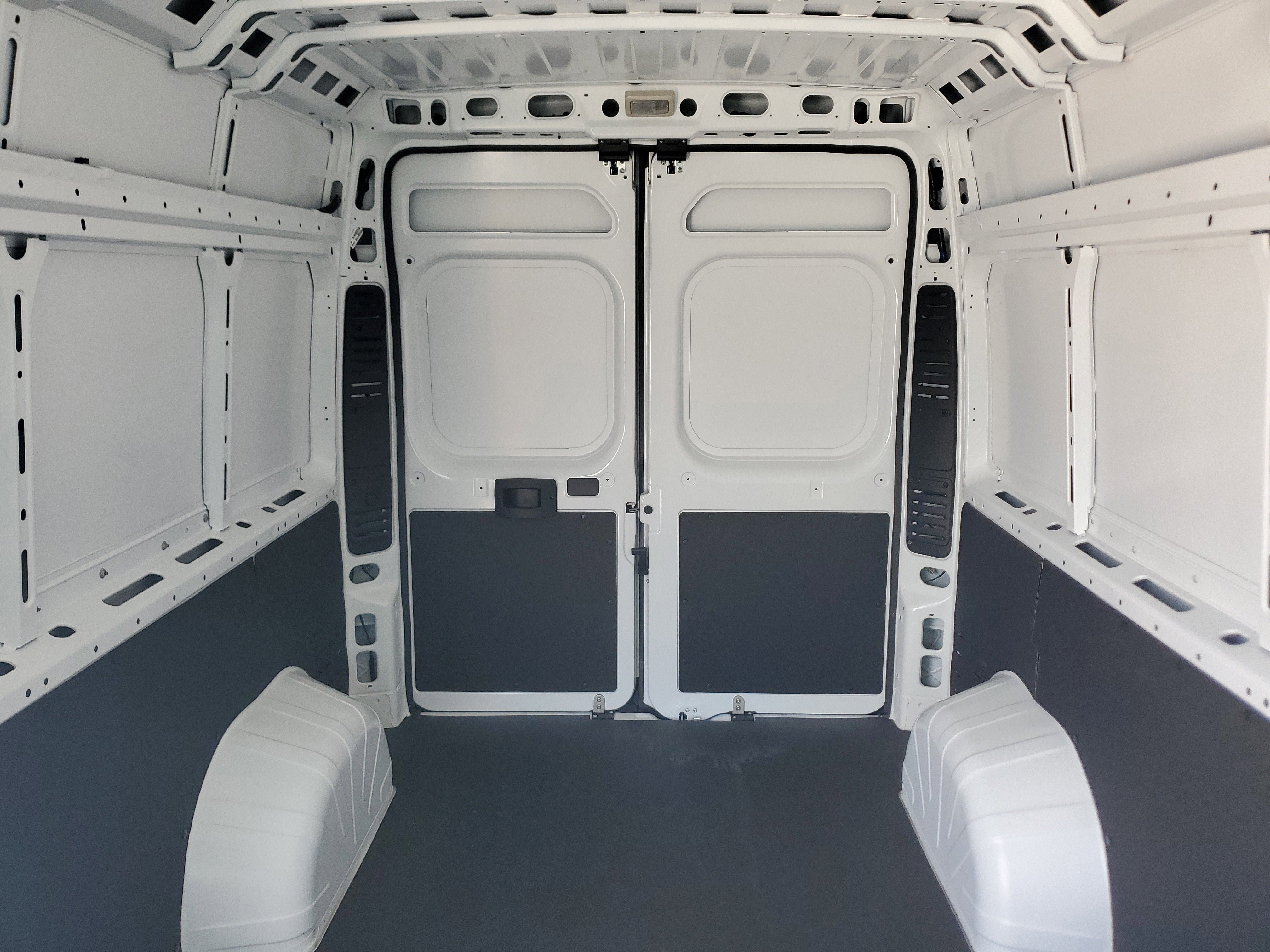 Used 2025 RAM ProMaster 2500 FWD image 13
