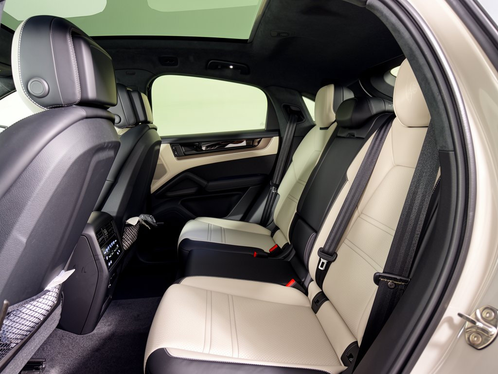 New 2026 Porsche Cayenne GTS AWD/4WD image 25