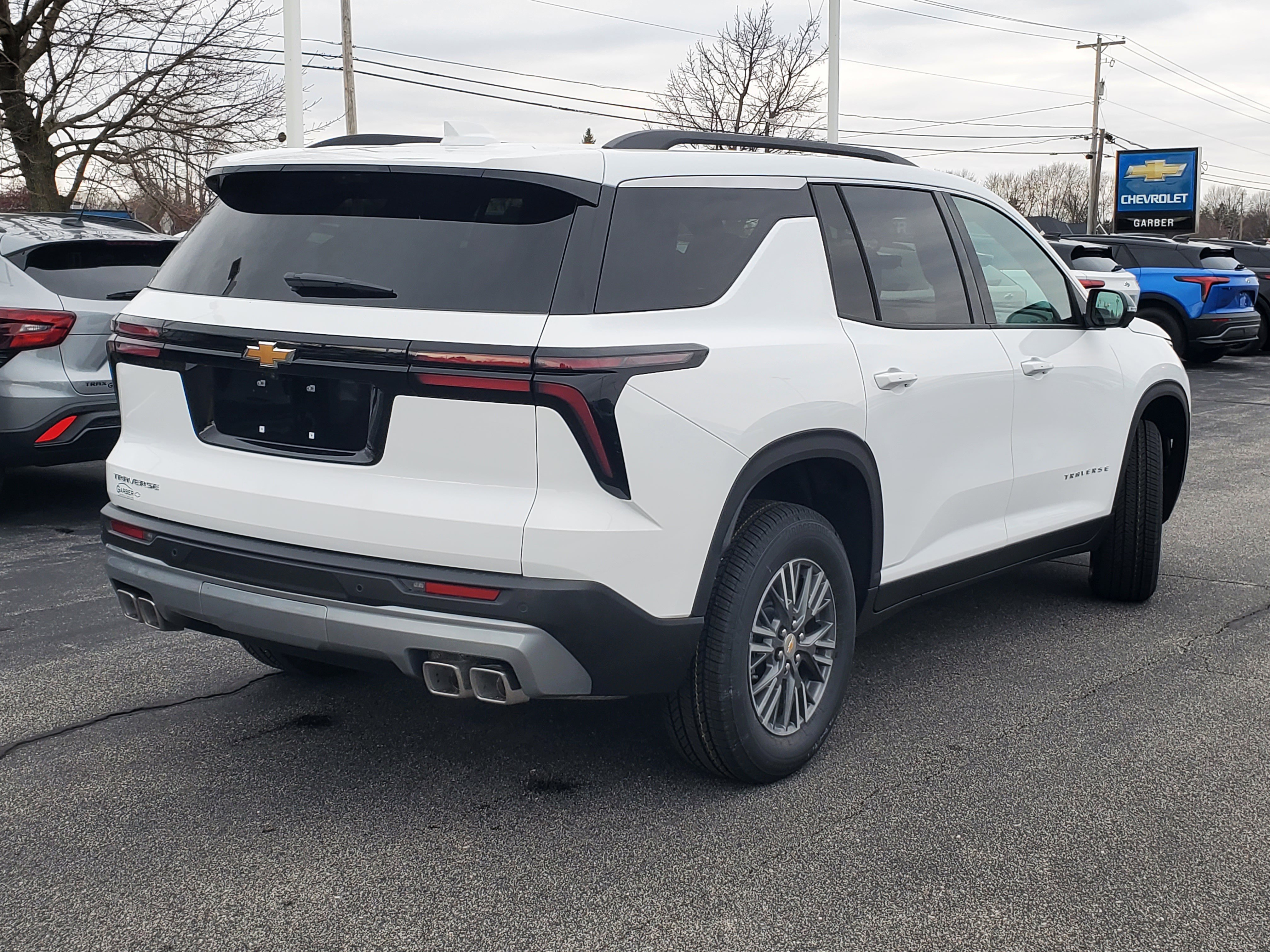 New 2026 Chevrolet Traverse LT w/ Driver Confidence Package FWD image 2