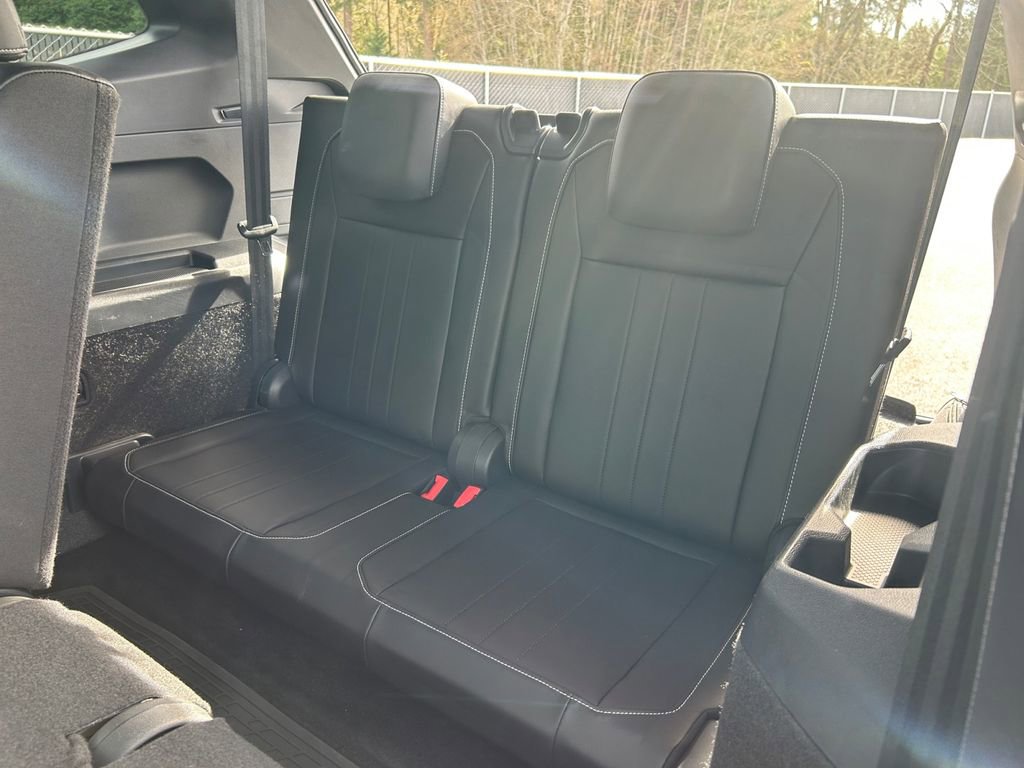 Used 2023 Volkswagen Tiguan SE R-Line FWD image 36