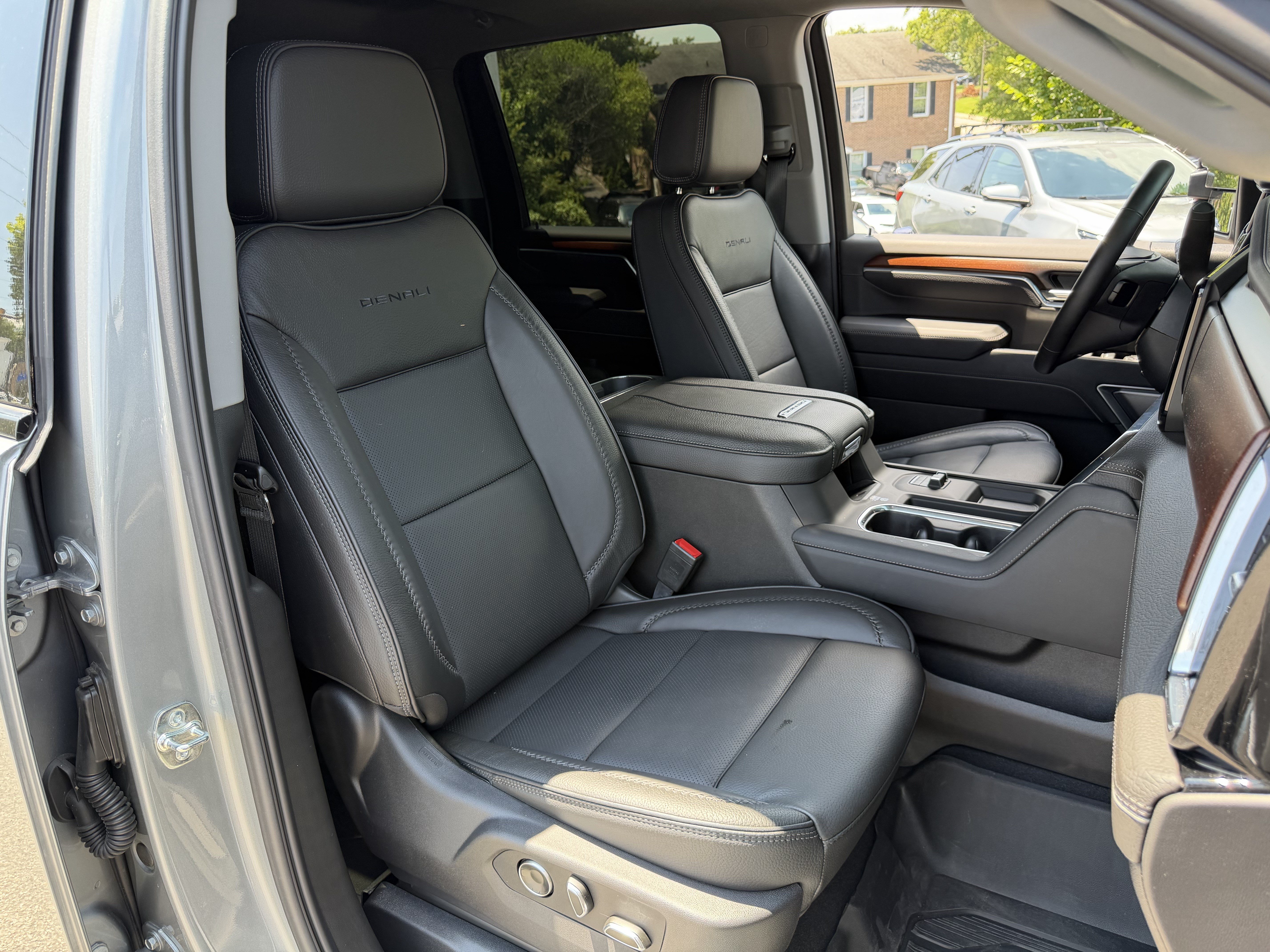 Used 2026 GMC Sierra 2500 Denali w/ Denali Reserve Package AWD/4WD image 36