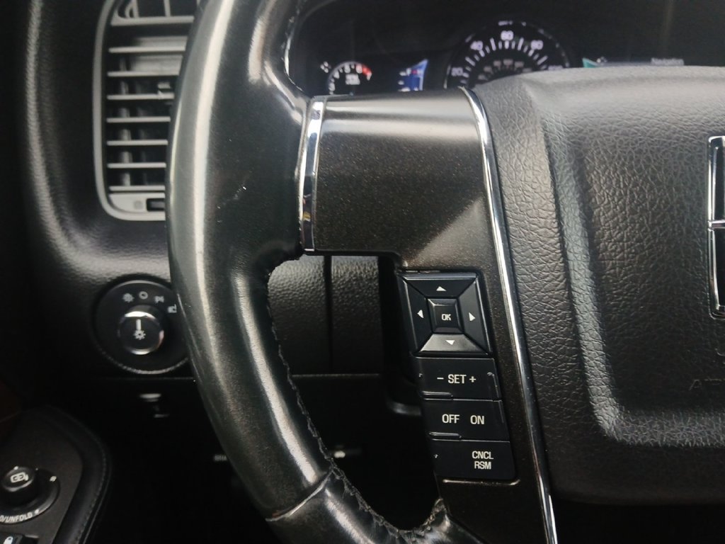 Used 2017 Lincoln Navigator Select AWD/4WD image 11