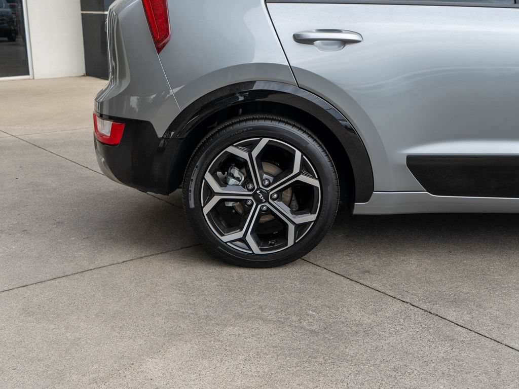 Certified 2024 Kia Niro EX Touring FWD image 32