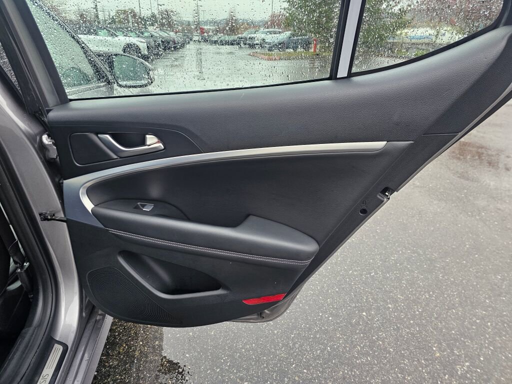 Used 2023 Genesis G70 2.0T image 14