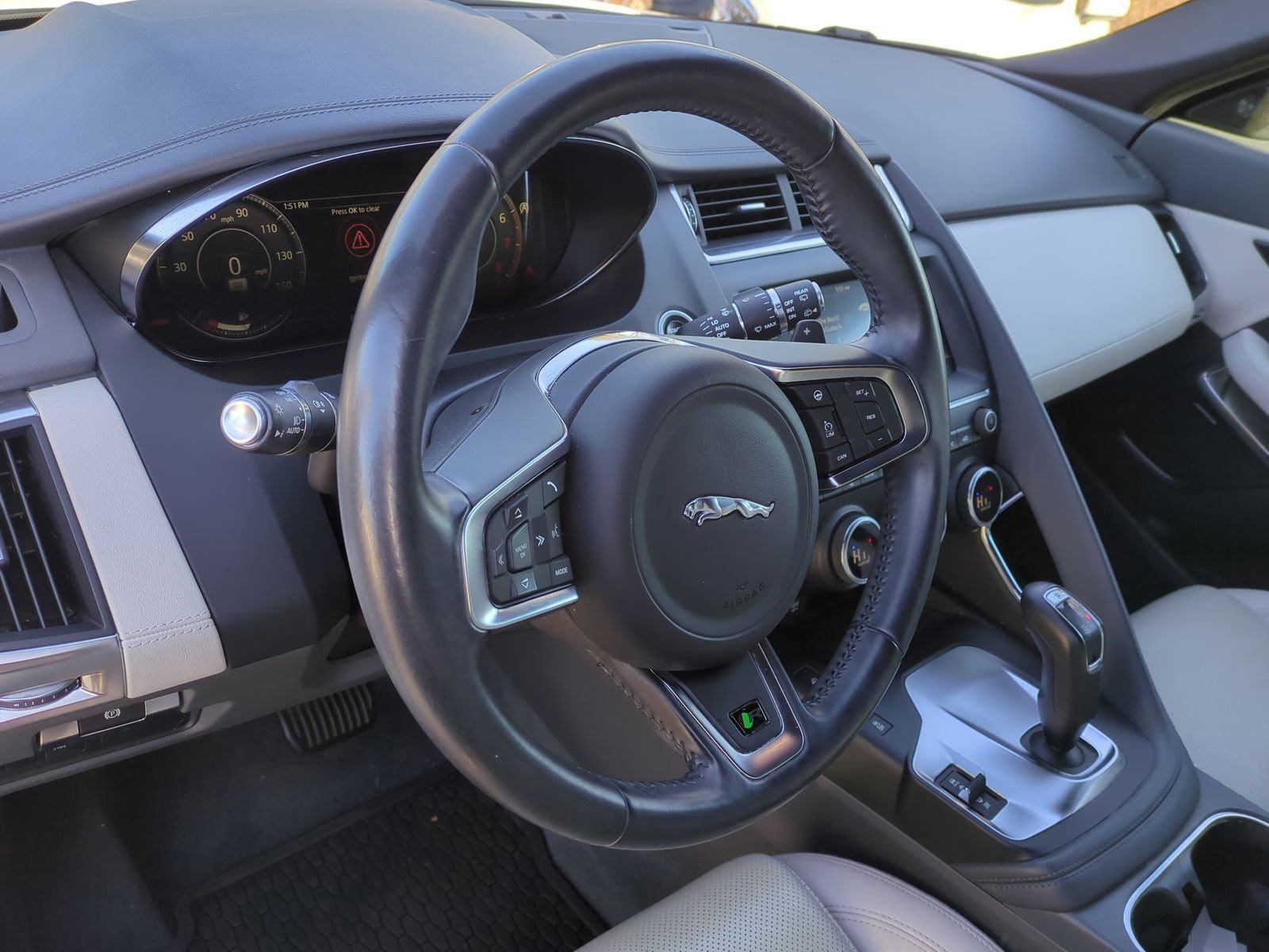 Used 2020 Jaguar E-PACE SE image 18