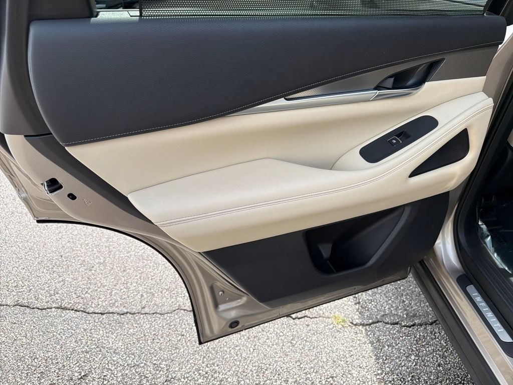 Used 2023 INFINITI QX60 Luxe w/ Cargo Package FWD image 21