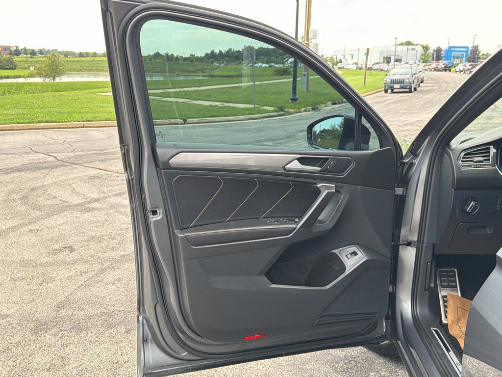 Used 2024 Volkswagen Tiguan SE R-Line w/ MDO Package, Two-Row AWD/4WD image 10