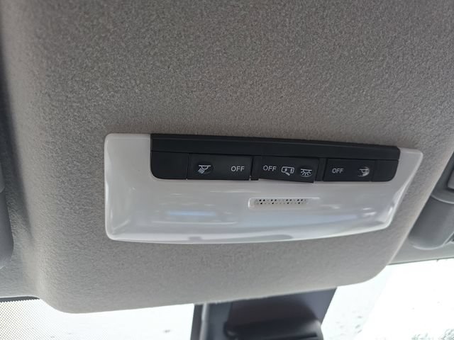 New 2025 Nissan Versa SV w/ Trunk Package FWD image 27