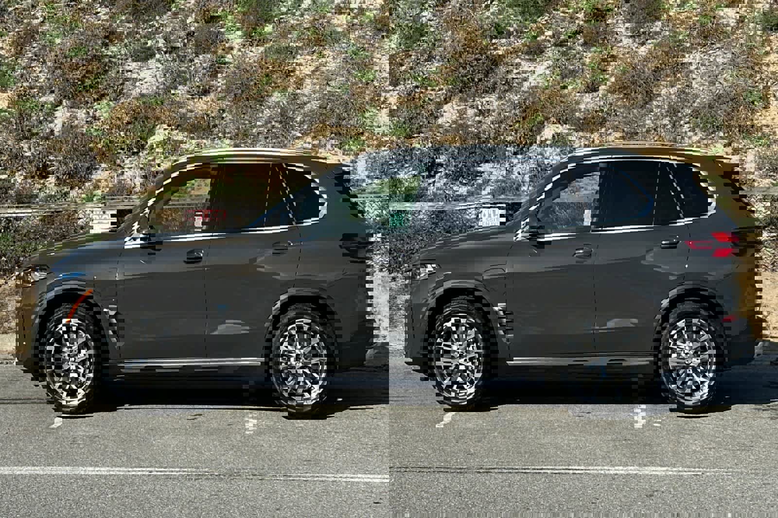 Used 2026 BMW X5 xDrive50e image 9