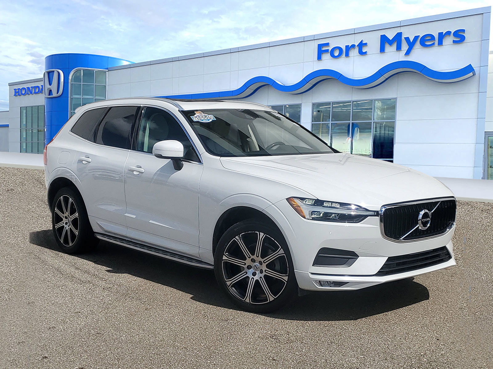 Used 2021 Volvo XC60 T5 Momentum w/ Premium Package