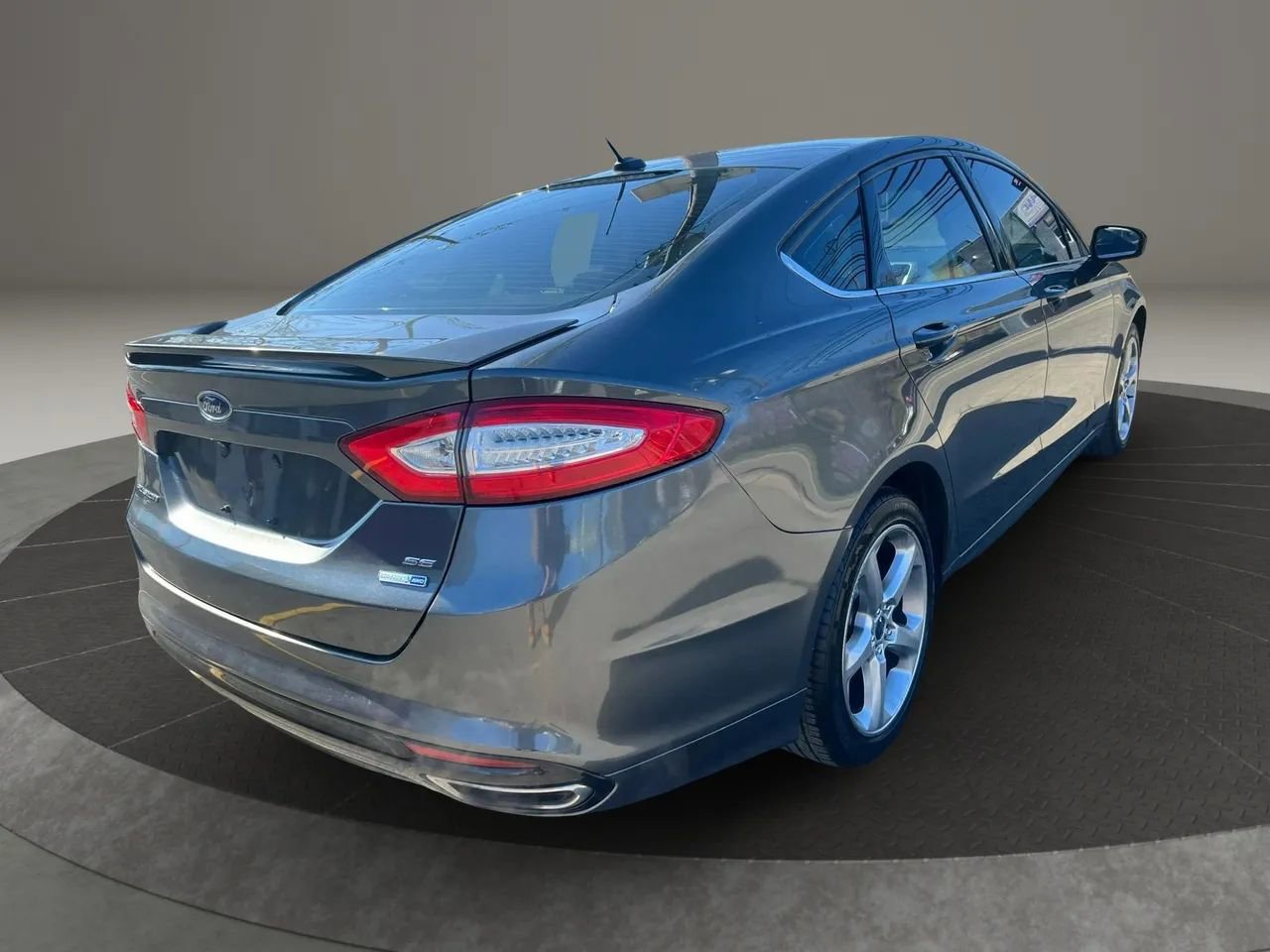 Used 2015 Ford Fusion SE w/ Equipment Group 201A image 5
