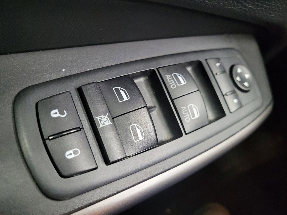 Used 2020 Jeep Cherokee Latitude Plus w/ Cold Weather Group image 27