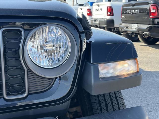 Used 2024 Jeep Gladiator Sport image 9