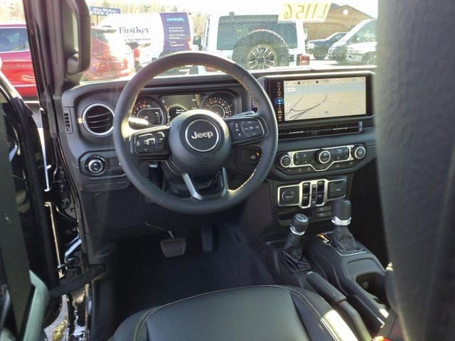New 2025 Jeep Gladiator Sport w/ Premium Package AWD/4WD image 12