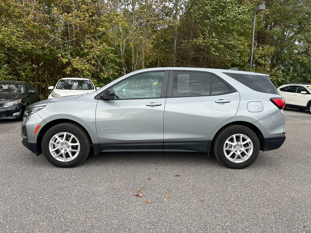 Used 2023 Chevrolet Equinox LS w/ LS Convenience Package image 2